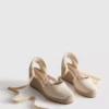 Zapatos de cuña con puntera cerrada y cordones