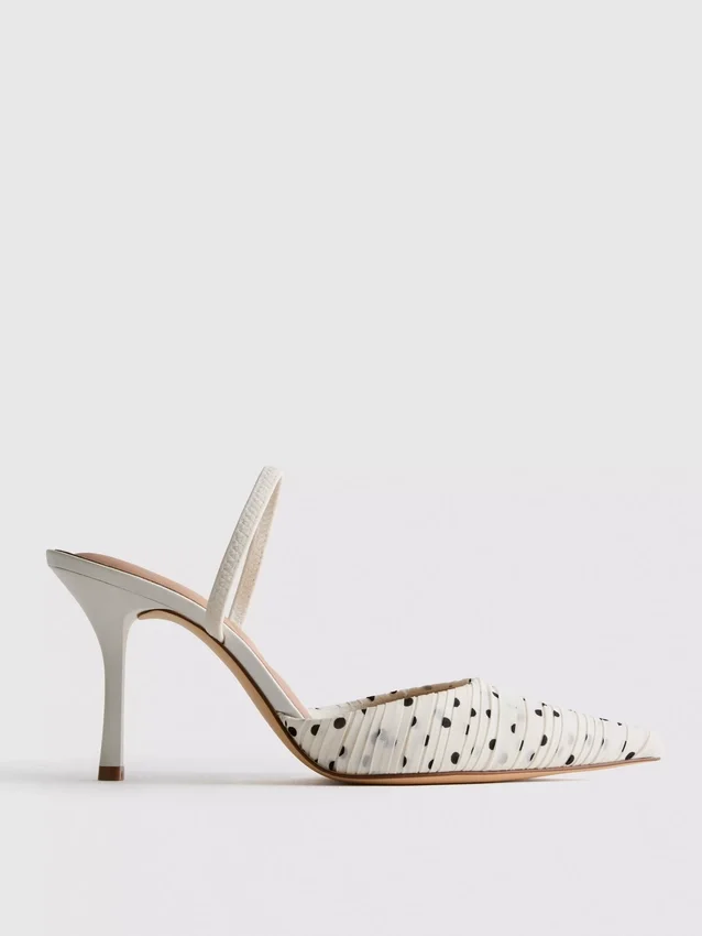 Zapatos de punta con lunares