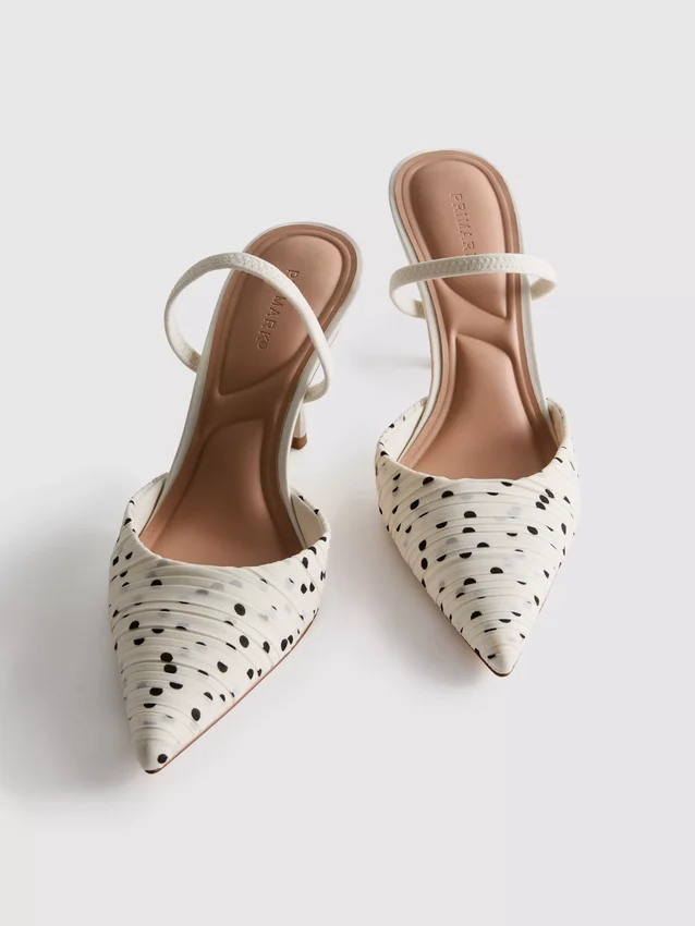 Zapatos de punta con lunares