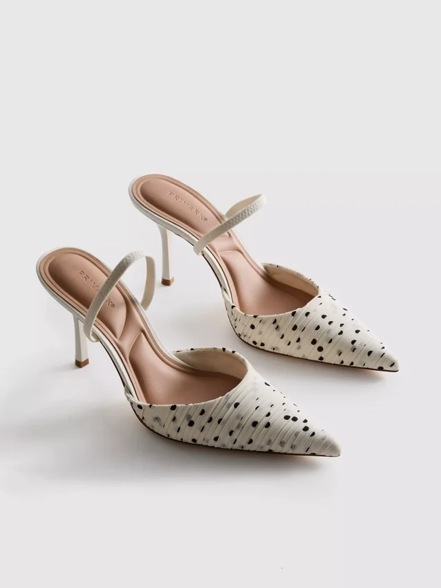 Zapatos de punta con lunares