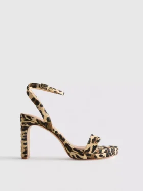Zapatos de tacón con plataforma y textura de leopardo