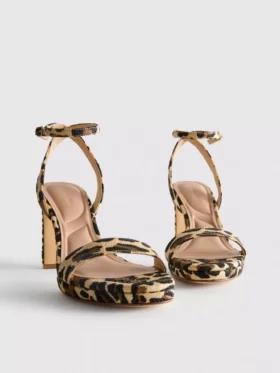 Zapatos de tacón con plataforma y textura de leopardo