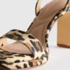 Zapatos de tacón con plataforma y textura de leopardo