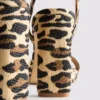 Zapatos de tacón con plataforma y textura de leopardo