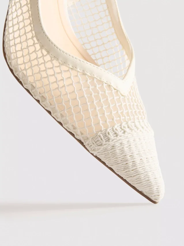 Zapatos de tacón con talón abierto de malla de horma ancha