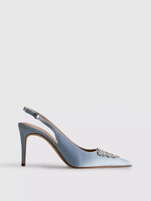Zapatos de tacón de satén con punta y diamantes
