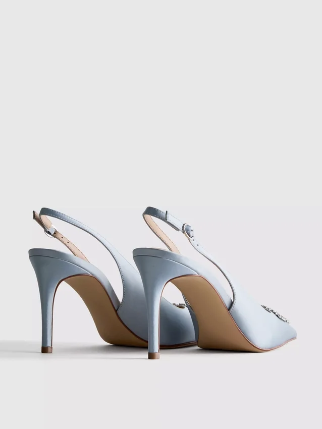 Zapatos de tacón de satén con punta y diamantes