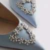 Zapatos de tacón de satén con punta y diamantes
