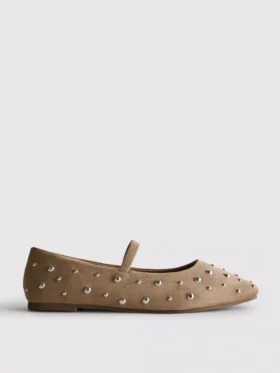 Zapatos Mary Jane con tachuelas