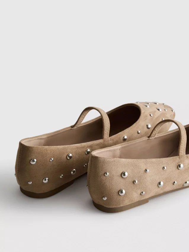 Zapatos Mary Jane con tachuelas