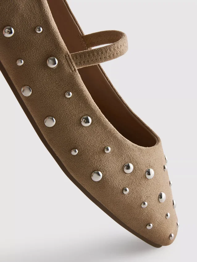 Zapatos Mary Jane con tachuelas