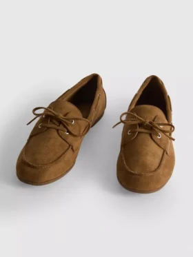Zapatos náuticos con detalle de cordones