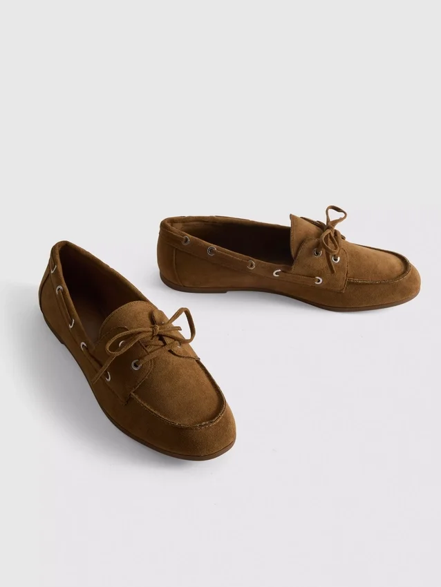 Zapatos náuticos con detalle de cordones