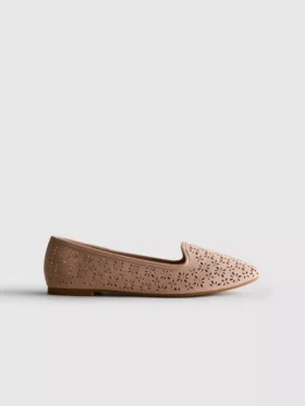 Zapatos planos con aberturas