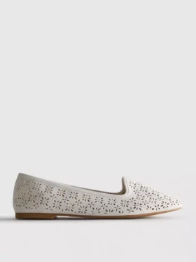 Zapatos planos con aberturas