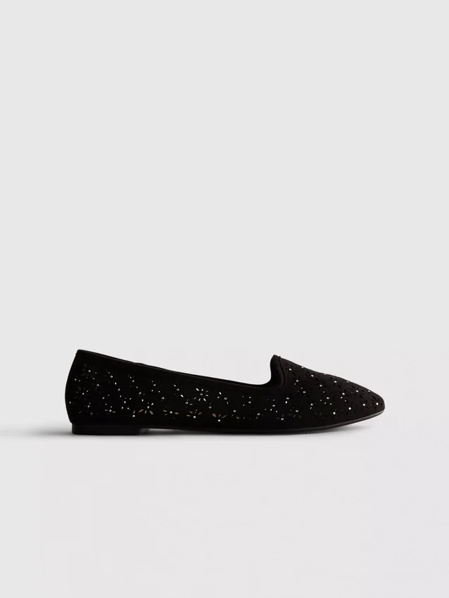 Zapatos planos con aberturas