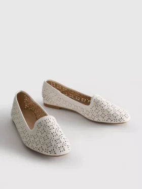 Zapatos planos con aberturas