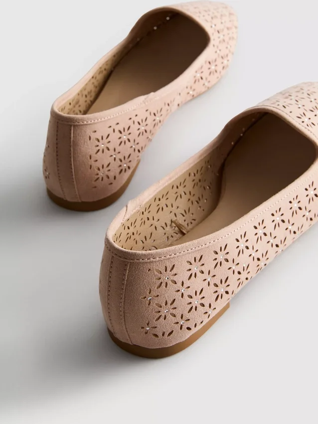 Zapatos planos con aberturas
