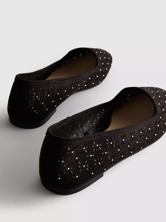 Zapatos planos con aberturas