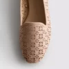 Zapatos planos con aberturas