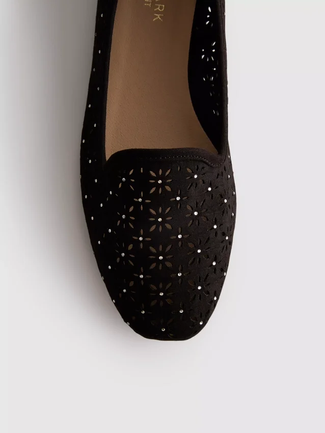 Zapatos planos con aberturas