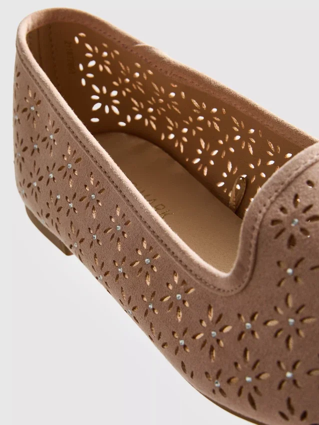 Zapatos planos con aberturas