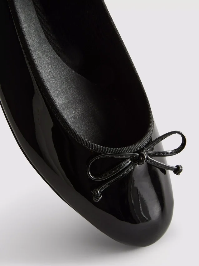 Zapatos planos de charol