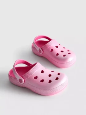 Zuecos con corazones