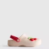 Zuecos con insignia de frutas