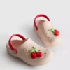 Zuecos con insignia de frutas