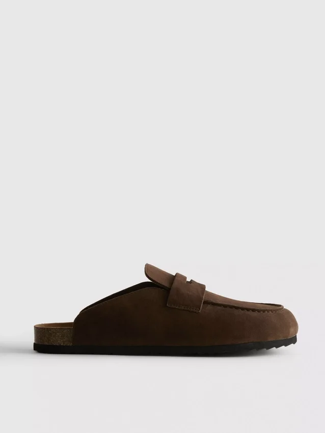 Zuecos tipo mocasín