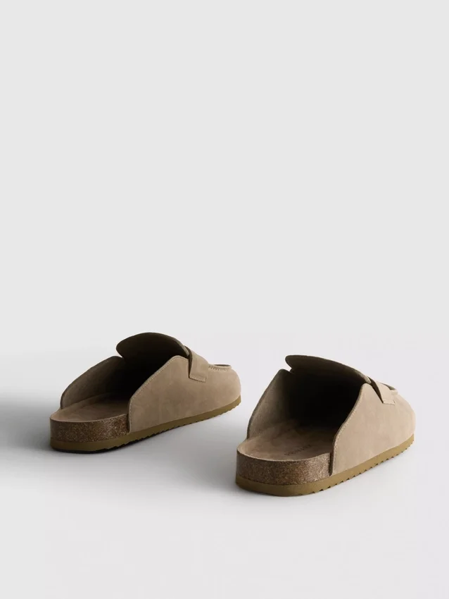 Zuecos tipo mocasín