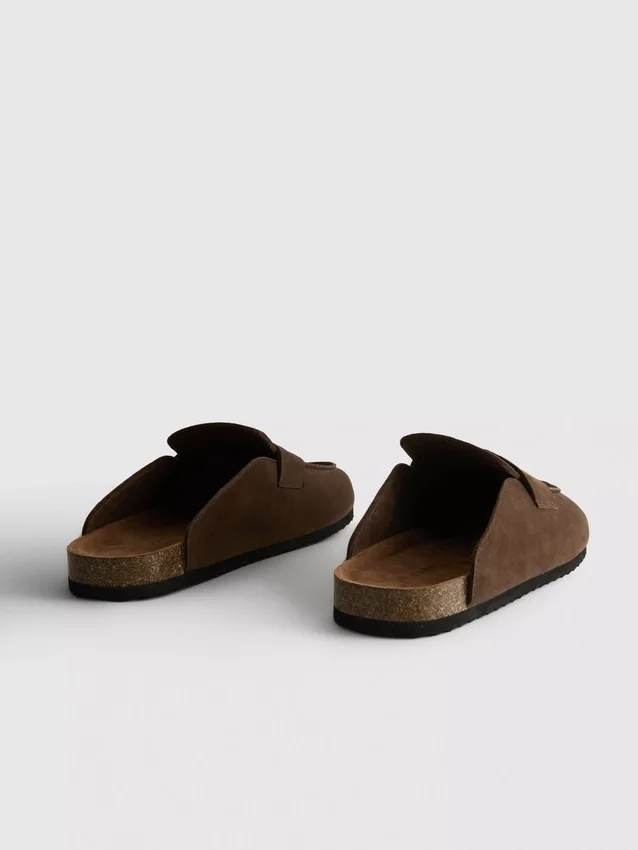 Zuecos tipo mocasín