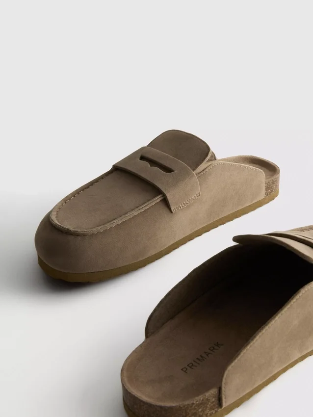 Zuecos tipo mocasín