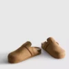 Zuecos tipo mules con hebilla